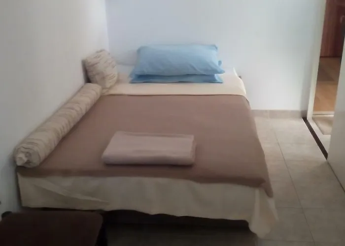 Neo * تْسْغيكفانِتْسا